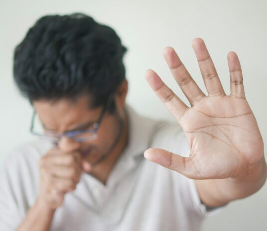 기침과 재채기의 다양한 원인과 대처 방법에 대한 심층적인 살펴보기