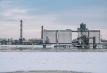 2027년까지 해외건설 수주 500억 달러 목표, K-건설 키운다 photo of white concrete buildings