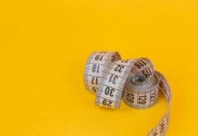 영양 전문가들의 조언 뱃살 타파를 위한 7가지 식단 팁 white and black round ornament