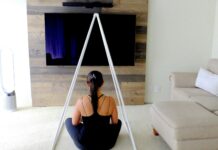 “하루 10분, 집에서 시작하는 ‘마음챙김 명상’…일상 속 스트레스 관리법으로 주목” woman sitting in white triangle rods