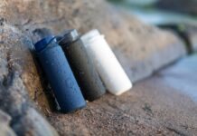 여성 건강, 작은 변화로 지키는 일상 습관의 힘 black and white plastic containers on brown sand